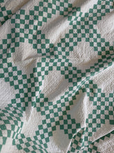 Load image into Gallery viewer, green - shamrock triple chain quilt
