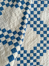 Load image into Gallery viewer, blue - ocean triple chain quilt
